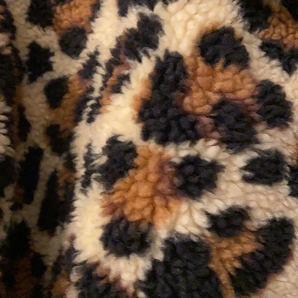 Brand new J. Crew leopard Sherpa. Never worn. Tags - Picture 3 of 5